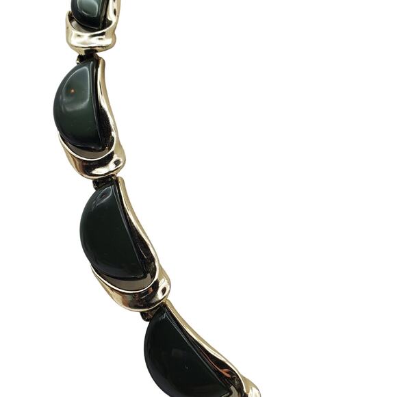 Green Lucite Choker & Earrings Gold Tone Screw Back LISNER Necklace Thermoset - Picture 8 of 10